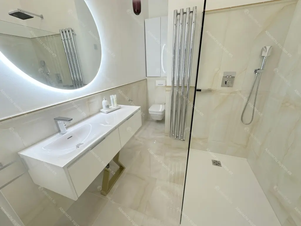 Kiadó albérlet 1300000 Ft/hó áron: Budapest, V. kerület  Alkotmány utca. Mérete: 80 nm, 3 szobás | Alberlet.hu - 6657596