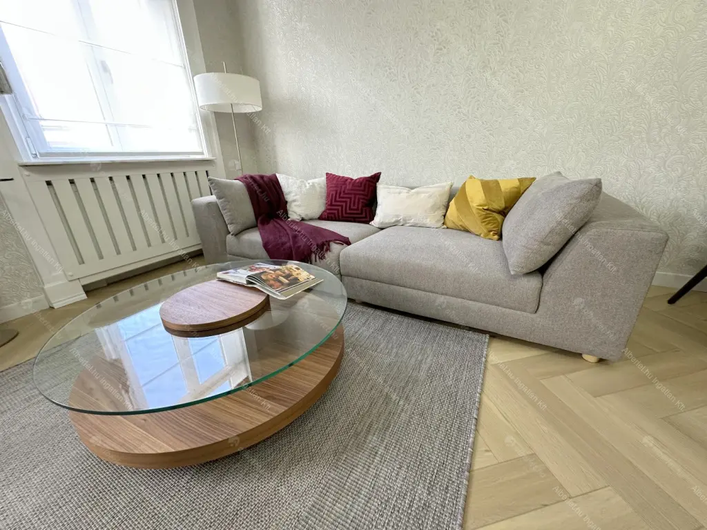 Kiadó albérlet 1243000 Ft/hó áron: Budapest, V. kerület  Alkotmány utca. Mérete: 80 nm, 3 szobás | Alberlet.hu - 6682543