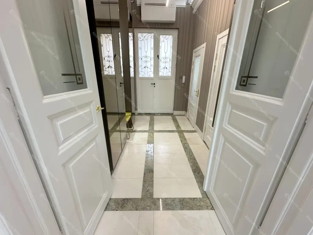 Kiadó albérlet 1243000 Ft/hó áron: Budapest, V. kerület  Alkotmány utca. Mérete: 80 nm, 3 szobás | Alberlet.hu - 6682553