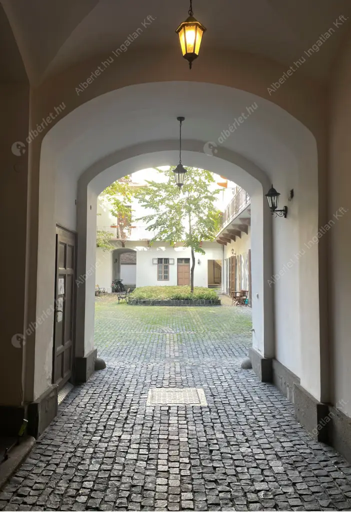 Kiadó albérlet 740000 Ft/hó áron: Budapest, V. kerület  Arany János utca. Mérete: 110 nm, 3 szobás | Alberlet.hu - 6518418