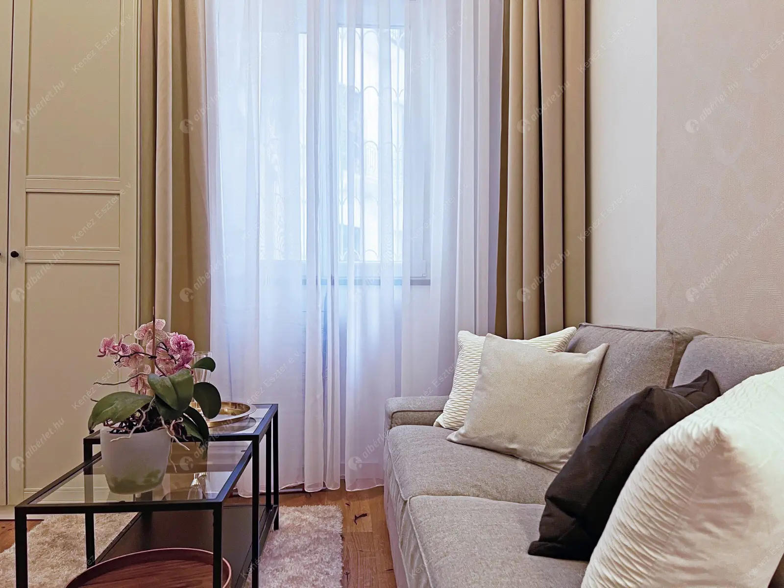 Kiadó albérlet 450000 Ft/hó áron: Budapest, V. kerület  Arany János utca. Mérete: 45 nm, 1 szobás | Alberlet.hu - 6443451