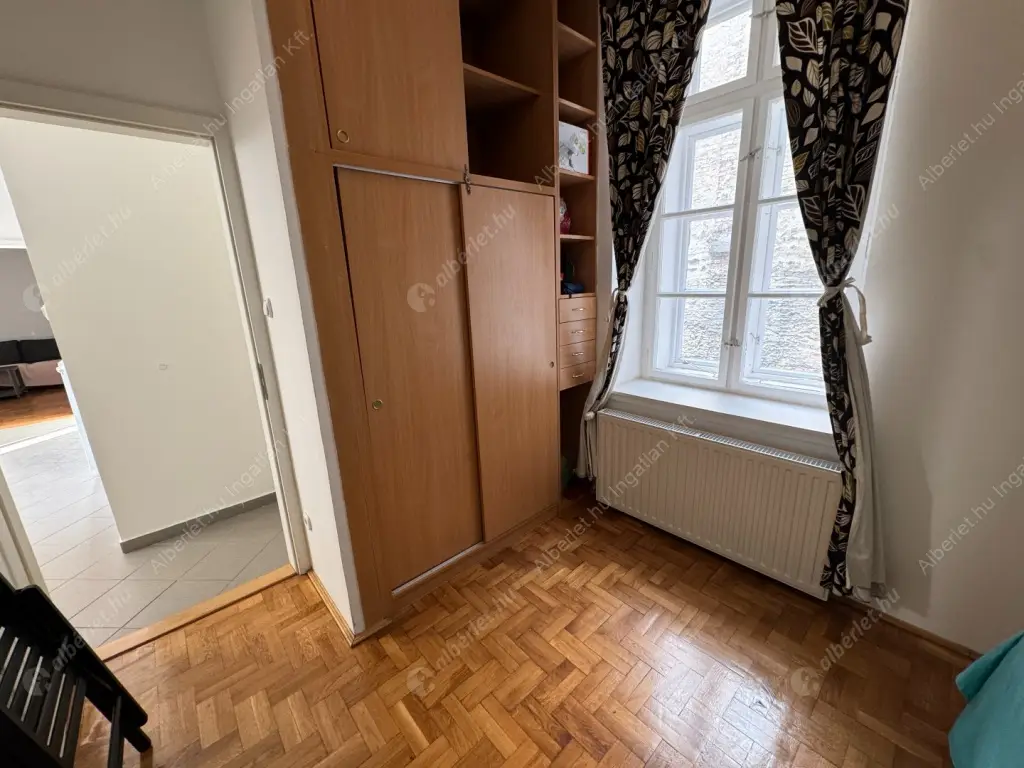 Kiadó albérlet 349000 Ft/hó áron: Budapest, V. kerület  Arany János utca. Mérete: 66 nm, 3 szobás | Alberlet.hu - 6561011