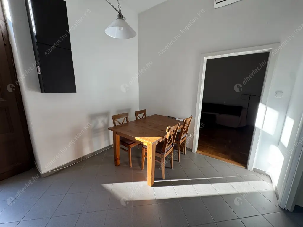 Kiadó albérlet 349000 Ft/hó áron: Budapest, V. kerület  Arany János utca. Mérete: 66 nm, 3 szobás | Alberlet.hu - 6561016