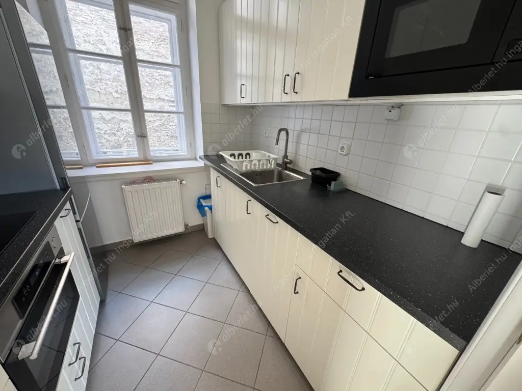 Kiadó albérlet 349000 Ft/hó áron: Budapest, V. kerület  Arany János utca. Mérete: 66 nm, 3 szobás | Alberlet.hu - 6561020