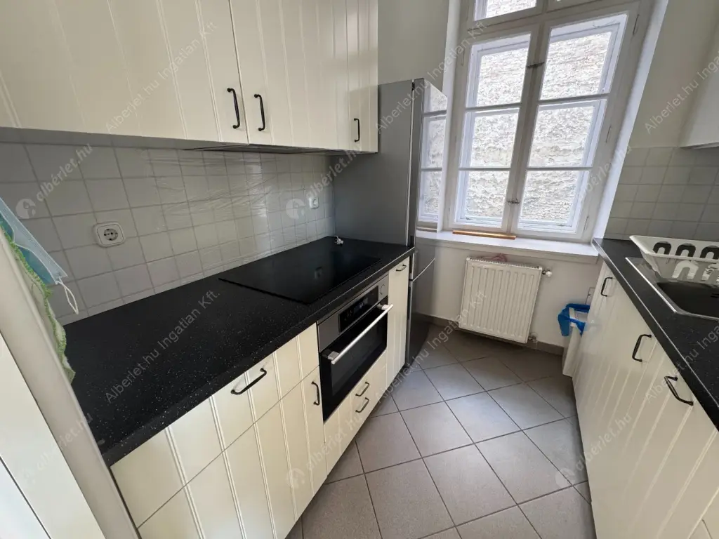 Kiadó albérlet 349000 Ft/hó áron: Budapest, V. kerület  Arany János utca. Mérete: 66 nm, 3 szobás | Alberlet.hu - 6561021