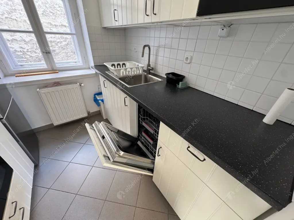 Kiadó albérlet 349000 Ft/hó áron: Budapest, V. kerület  Arany János utca. Mérete: 66 nm, 3 szobás | Alberlet.hu - 6561022