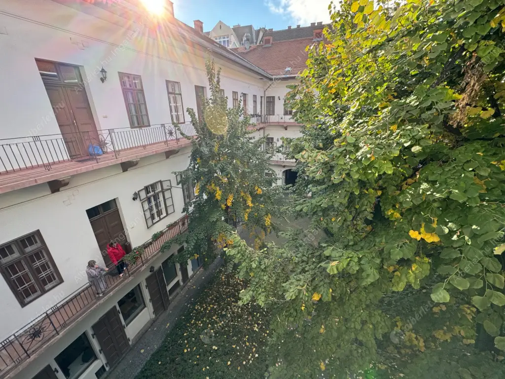 Kiadó albérlet 349000 Ft/hó áron: Budapest, V. kerület  Arany János utca. Mérete: 66 nm, 3 szobás | Alberlet.hu - 6561025