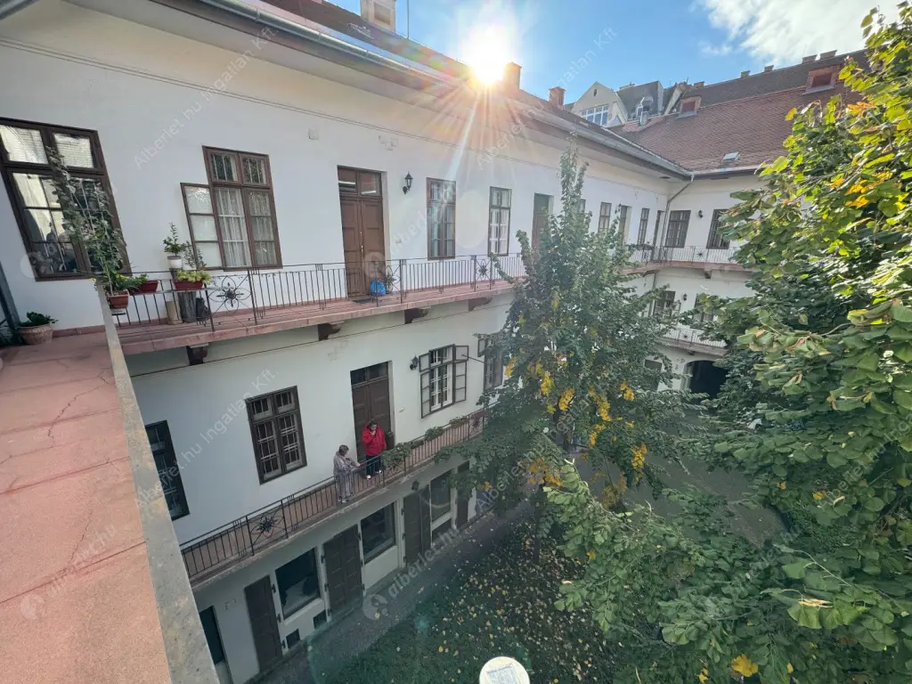 Kiadó albérlet 349000 Ft/hó áron: Budapest, V. kerület  Arany János utca. Mérete: 66 nm, 3 szobás | Alberlet.hu - 6561026