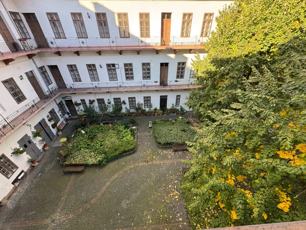 Kiadó albérlet 349000 Ft/hó áron: Budapest, V. kerület  Arany János utca. Mérete: 66 nm, 3 szobás | Alberlet.hu - 6561027