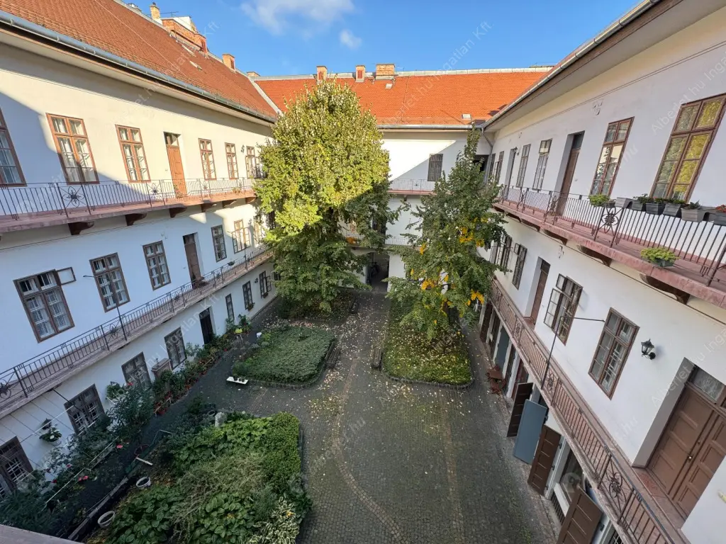 Kiadó albérlet 349000 Ft/hó áron: Budapest, V. kerület  Arany János utca. Mérete: 66 nm, 3 szobás | Alberlet.hu - 6561028