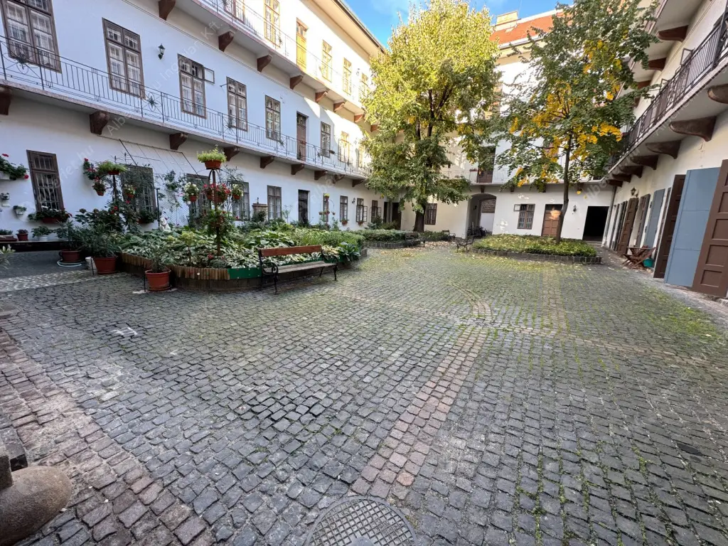 Kiadó albérlet 349000 Ft/hó áron: Budapest, V. kerület  Arany János utca. Mérete: 66 nm, 3 szobás | Alberlet.hu - 6561029