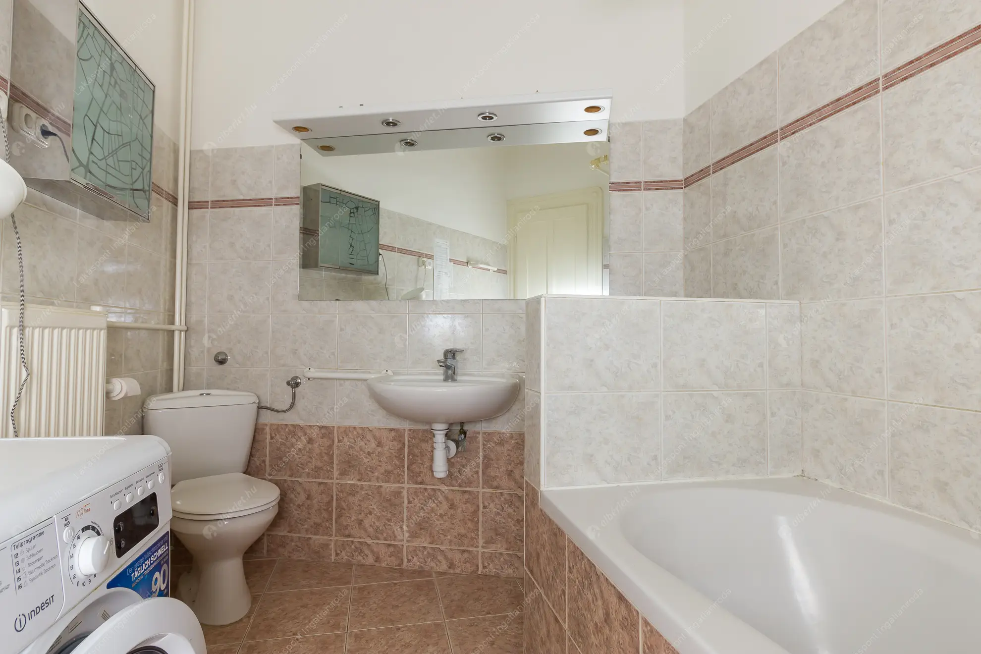 Kiadó albérlet 362000 Ft/hó áron: Budapest, V. kerület  Aulich utca. Mérete: 79 nm, 3 szobás | Alberlet.hu - 6637999