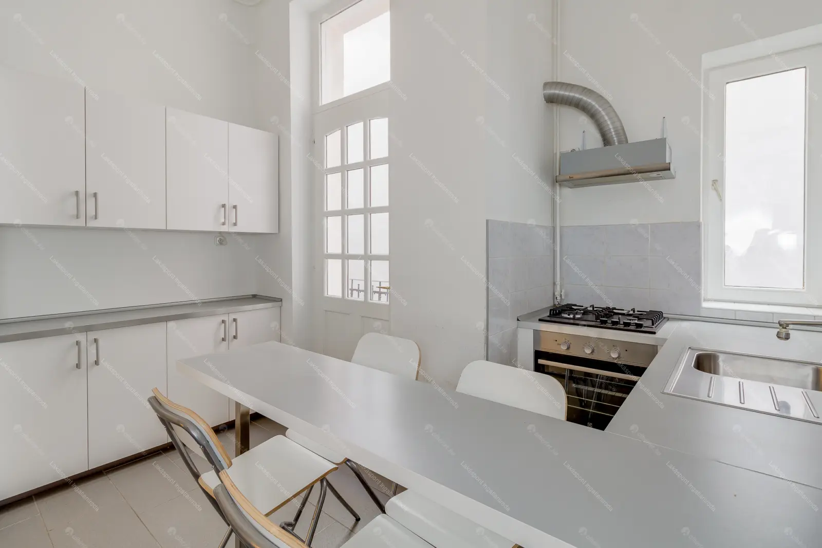 Kiadó albérlet 367000 Ft/hó áron: Budapest, V. kerület  Aulich utca. Mérete: 79 nm, 3 szobás | Alberlet.hu - 6690494