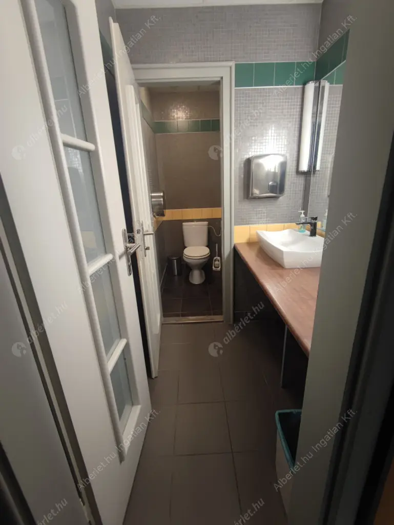 Kiadó albérlet 1355000 Ft/hó áron: Budapest, V. kerület  Bajcsy-Zsilinszky út. Mérete: 260 nm, 5 szobás | Alberlet.hu - 6613150