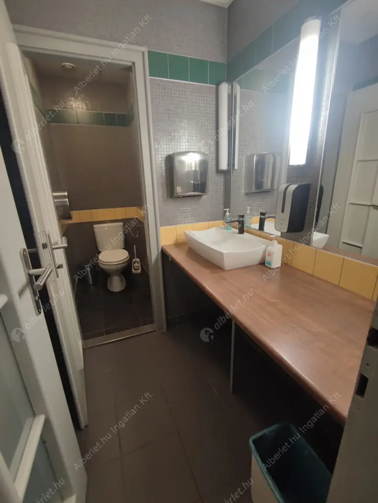 Kiadó albérlet 1355000 Ft/hó áron: Budapest, V. kerület  Bajcsy-Zsilinszky út. Mérete: 260 nm, 5 szobás | Alberlet.hu - 6613151