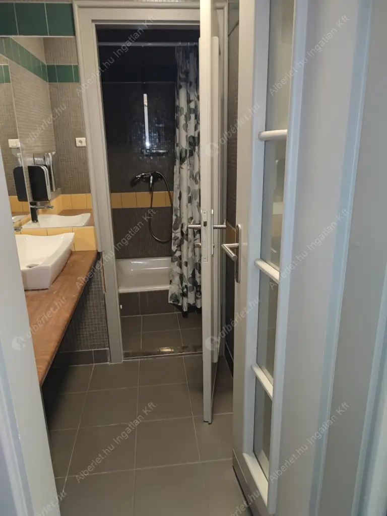 Kiadó albérlet 2745000 Ft/hó áron: Budapest, V. kerület  Bajcsy-Zsilinszky út. Mérete: 442 nm, 9 szobás | Alberlet.hu - 6613293