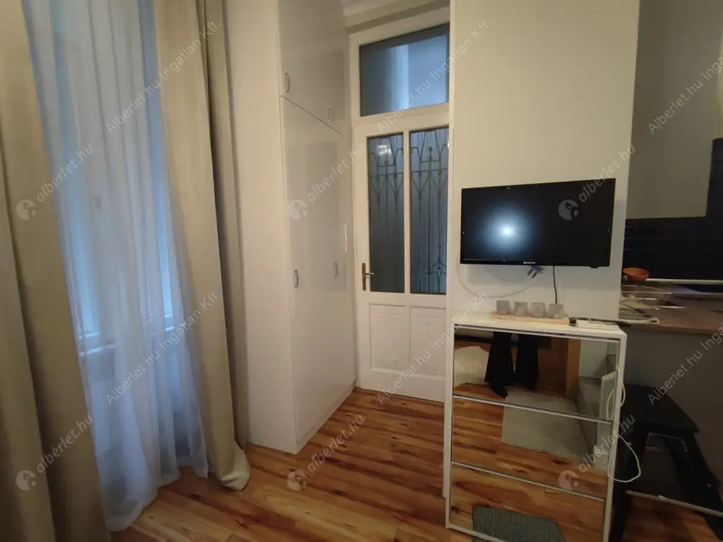 Kiadó albérlet 220000 Ft/hó áron: Budapest, V. kerület  Balassi Bálint utca. Mérete: 26 nm, 1 szobás | Alberlet.hu - 6605952