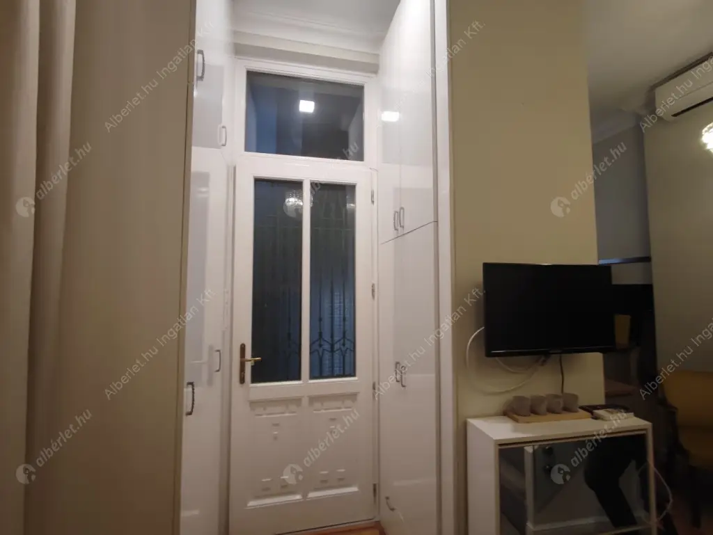 Kiadó albérlet 220000 Ft/hó áron: Budapest, V. kerület  Balassi Bálint utca. Mérete: 26 nm, 1 szobás | Alberlet.hu - 6605960