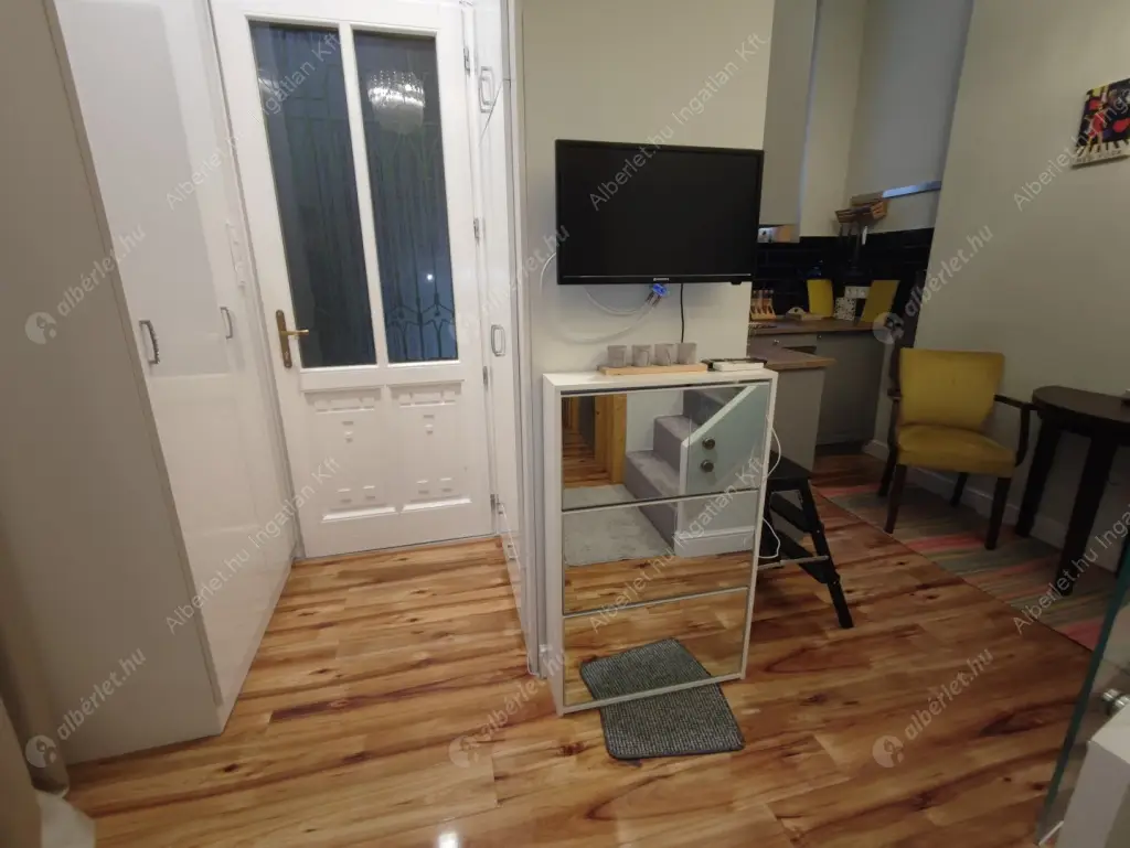 Kiadó albérlet 220000 Ft/hó áron: Budapest, V. kerület  Balassi Bálint utca. Mérete: 26 nm, 1 szobás | Alberlet.hu - 6605962