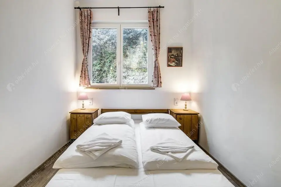 Kiadó albérlet 250000 Ft/hó áron: Budapest, V. kerület  Bástya utca. Mérete: 27 nm, 1 szobás | Alberlet.hu - 6599973