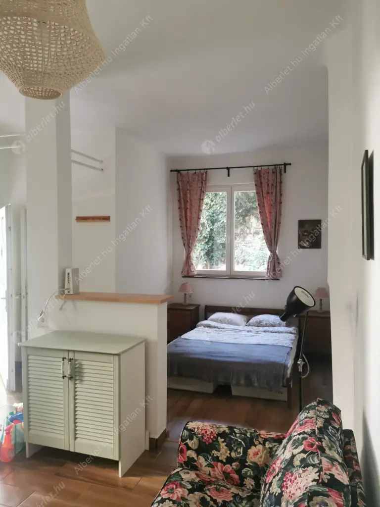 Kiadó albérlet 250000 Ft/hó áron: Budapest, V. kerület  Bástya utca. Mérete: 27 nm, 1 szobás | Alberlet.hu - 6599979