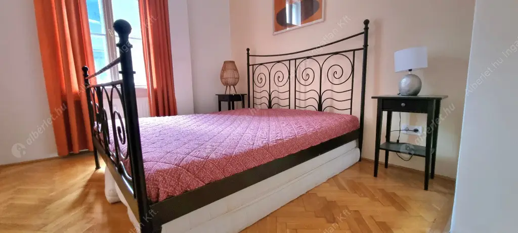 Kiadó albérlet 640000 Ft/hó áron: Budapest, V. kerület  Belgrád rakpart. Mérete: 100 nm, 3 szobás | Alberlet.hu - 6517259