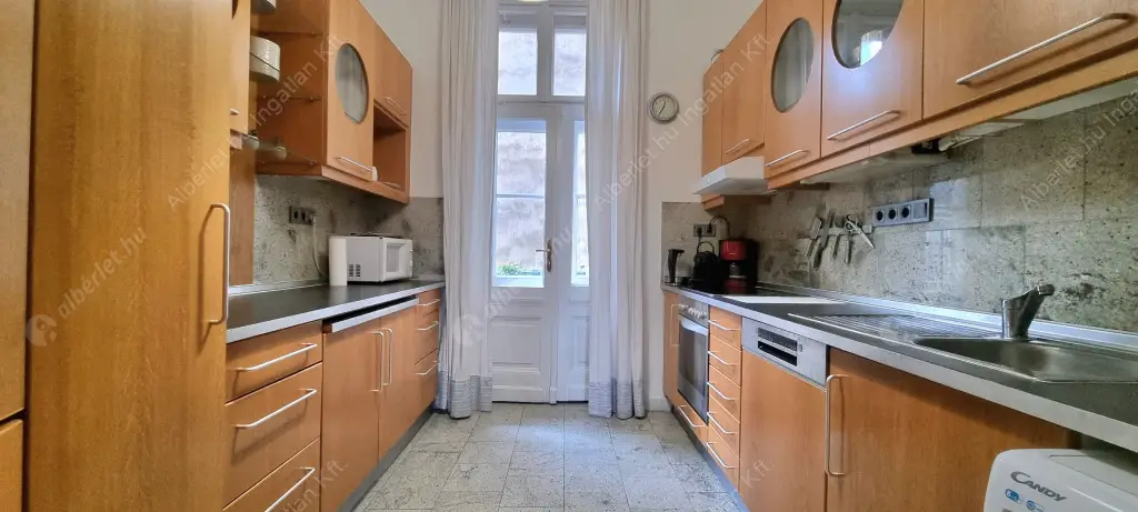 Kiadó albérlet 640000 Ft/hó áron: Budapest, V. kerület  Belgrád rakpart. Mérete: 100 nm, 3 szobás | Alberlet.hu - 6517270