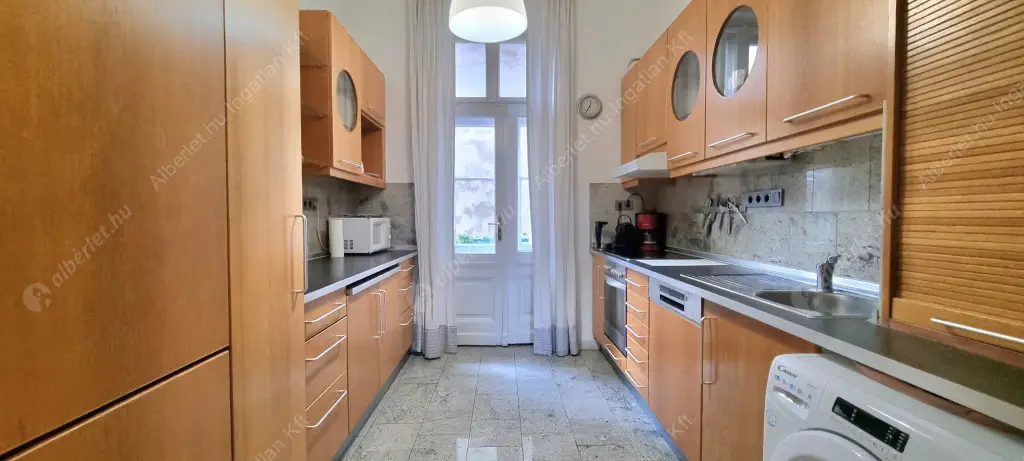 Kiadó albérlet 640000 Ft/hó áron: Budapest, V. kerület  Belgrád rakpart. Mérete: 100 nm, 3 szobás | Alberlet.hu - 6517271