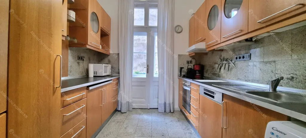 Kiadó albérlet 539000 Ft/hó áron: Budapest, V. kerület  Belgrád rakpart. Mérete: 100 nm, 3 szobás | Alberlet.hu - 6678787