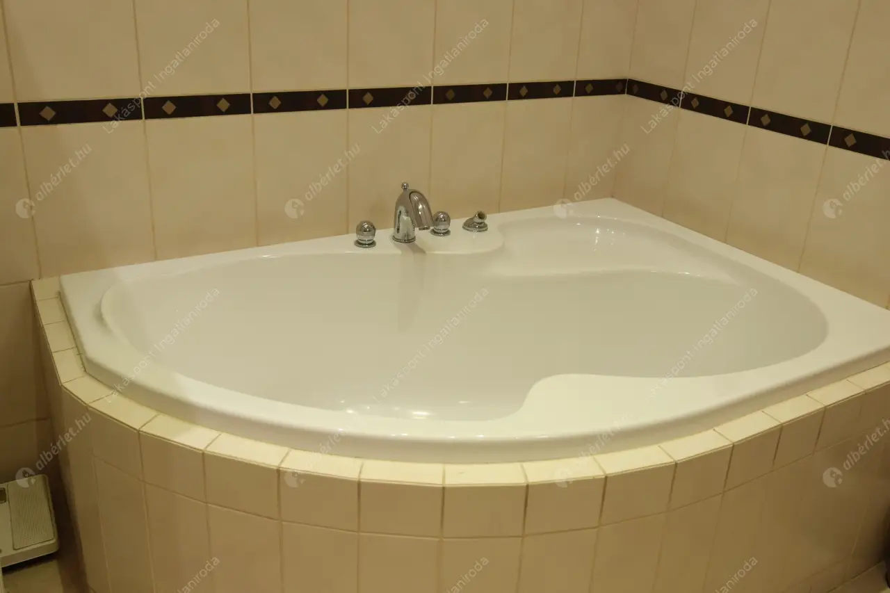 Kiadó albérlet 1150000 Ft/hó áron: Budapest, V. kerület  Belgrád rakpart. Mérete: 165 nm, 4 szobás | Alberlet.hu - 6544154