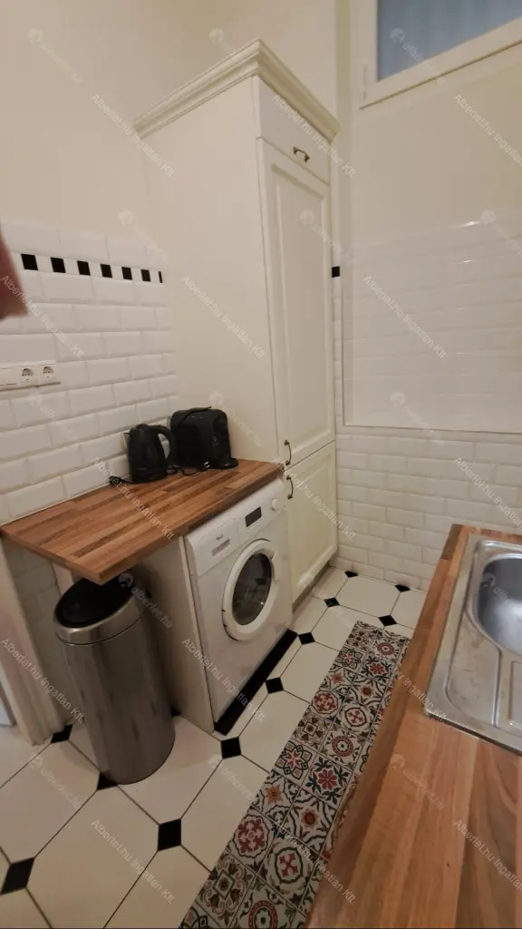 Kiadó albérlet 456000 Ft/hó áron: Budapest, V. kerület  Belgrád rakpart. Mérete: 72 nm, 2 szobás | Alberlet.hu - 6709604