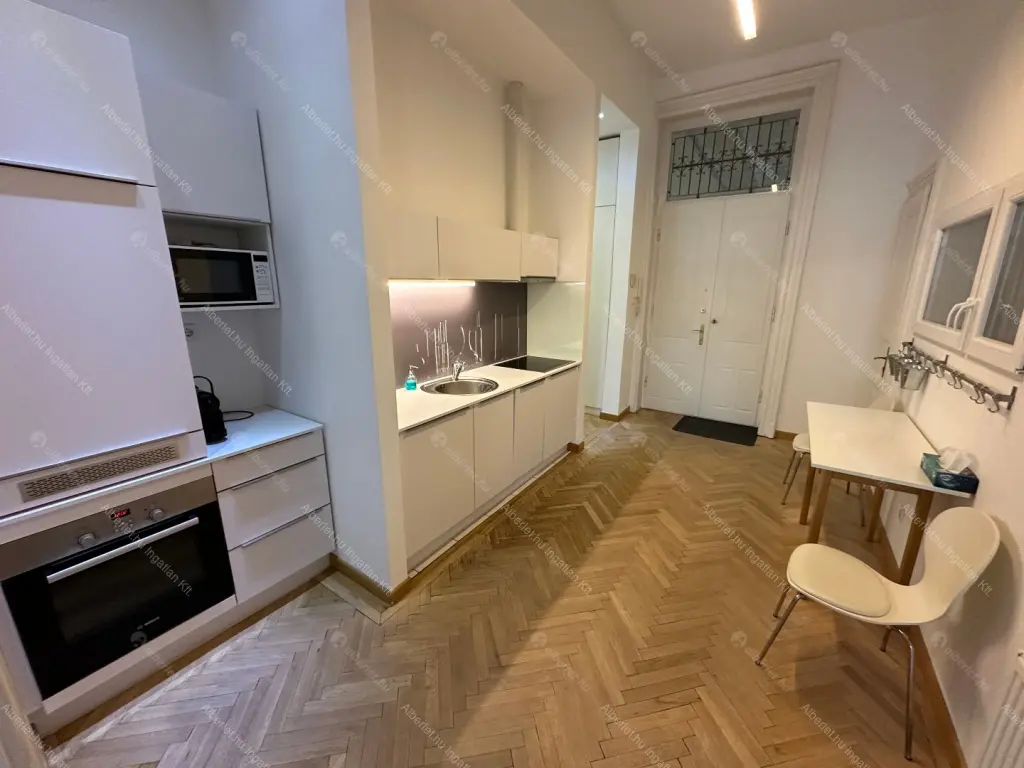 Kiadó albérlet 617000 Ft/hó áron: Budapest, V. kerület  Belgrád rakpart. Mérete: 83 nm, 2 szobás | Alberlet.hu - 6681671