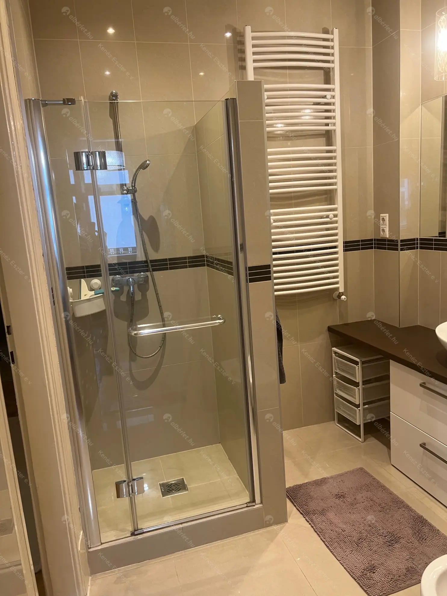 Kiadó albérlet 458000 Ft/hó áron: Budapest, V. kerület  Belgrád rakpart. Mérete: 86 nm, 2 szobás | Alberlet.hu - 6592106