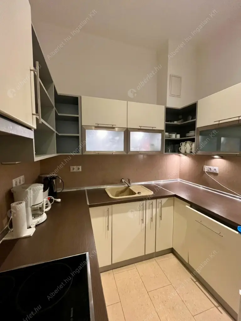Kiadó albérlet 377000 Ft/hó áron: Budapest, V. kerület  Belgrád rakpart. Mérete: 86 nm, 2 szobás | Alberlet.hu - 6637527