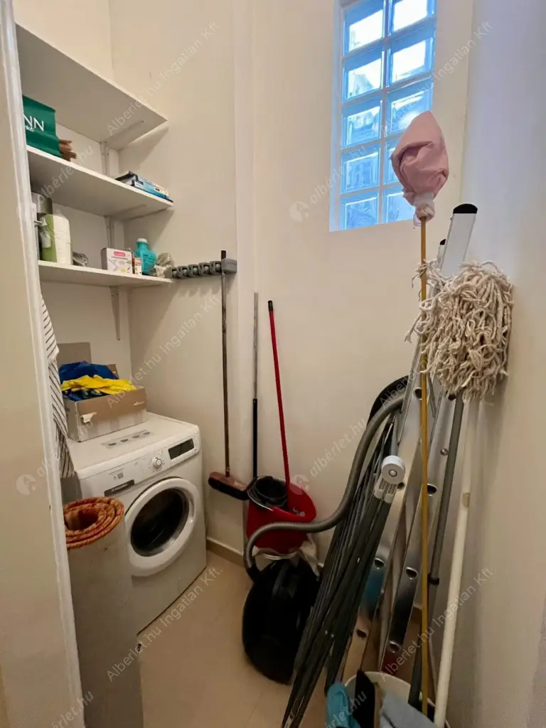 Kiadó albérlet 377000 Ft/hó áron: Budapest, V. kerület  Belgrád rakpart. Mérete: 86 nm, 2 szobás | Alberlet.hu - 6637530