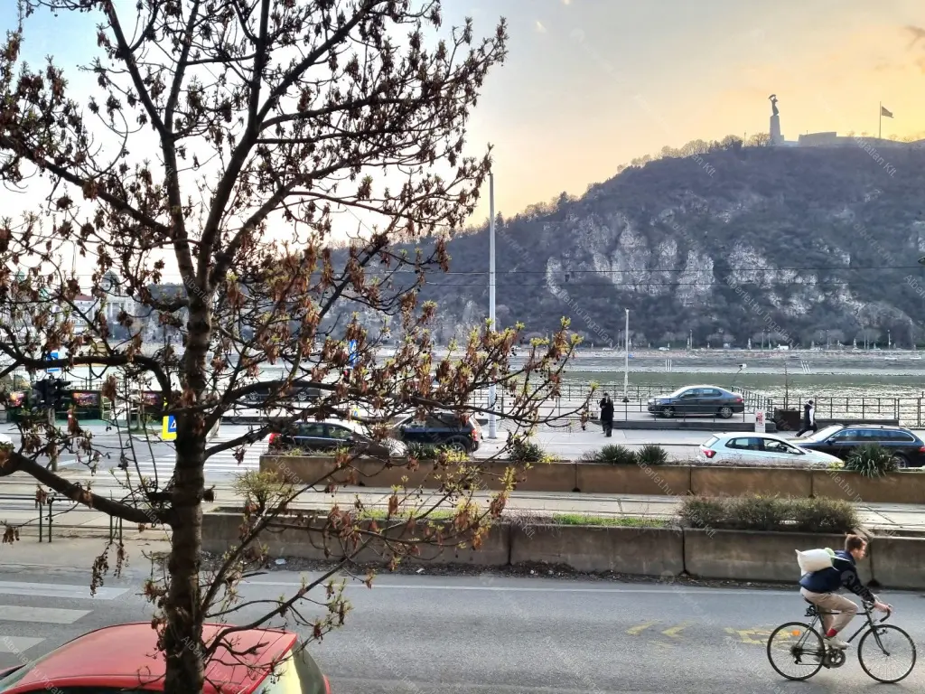 Kiadó albérlet 500000 Ft/hó áron: Budapest, V. kerület  Belgrád rakpart. Mérete: 90 nm, 3 szobás | Alberlet.hu - 6675124