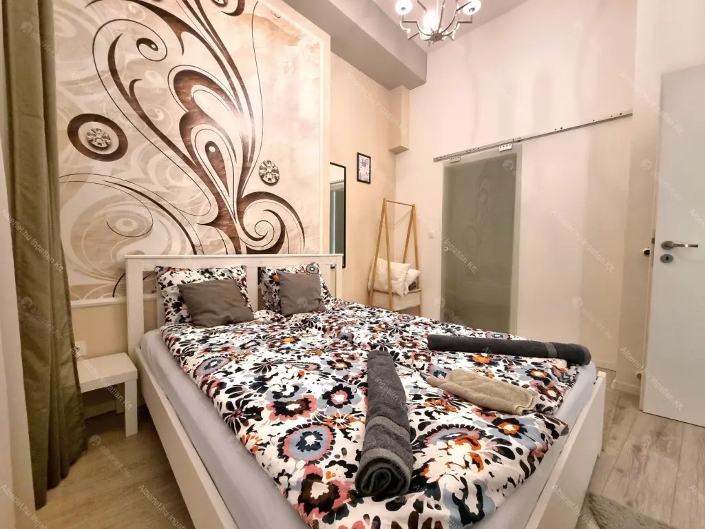 Kiadó albérlet 500000 Ft/hó áron: Budapest, V. kerület  Belgrád rakpart. Mérete: 90 nm, 3 szobás | Alberlet.hu - 6675128