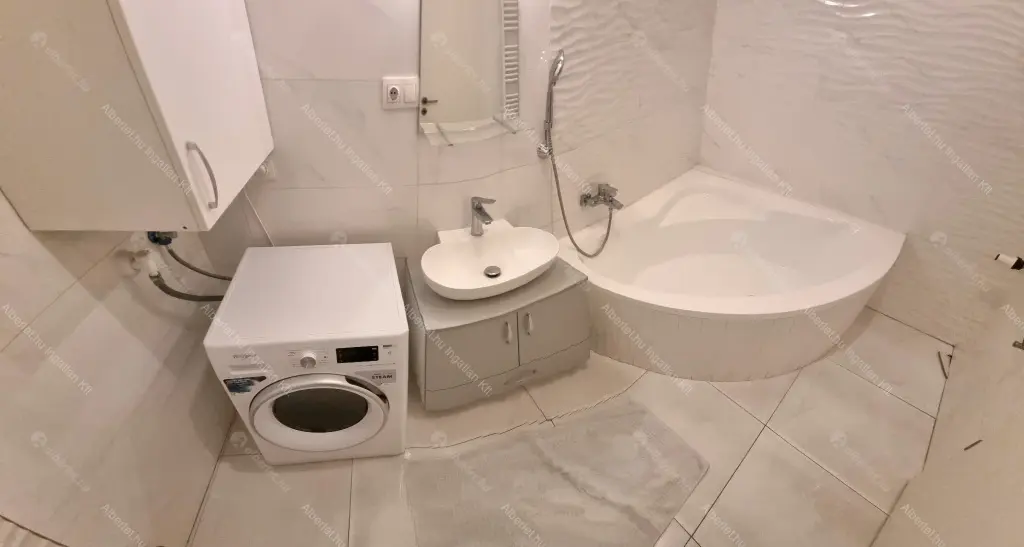 Kiadó albérlet 500000 Ft/hó áron: Budapest, V. kerület  Belgrád rakpart. Mérete: 90 nm, 3 szobás | Alberlet.hu - 6675133