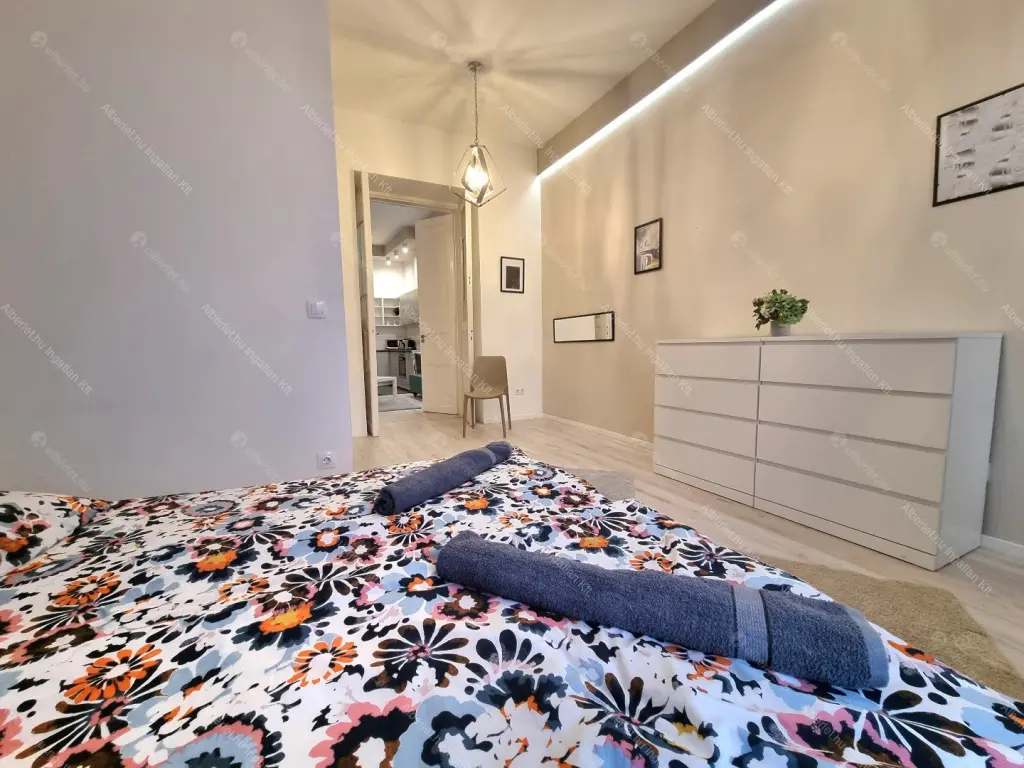 Kiadó albérlet 499000 Ft/hó áron: Budapest, V. kerület  Belgrád rakpart. Mérete: 90 nm, 3 szobás | Alberlet.hu - 6675504