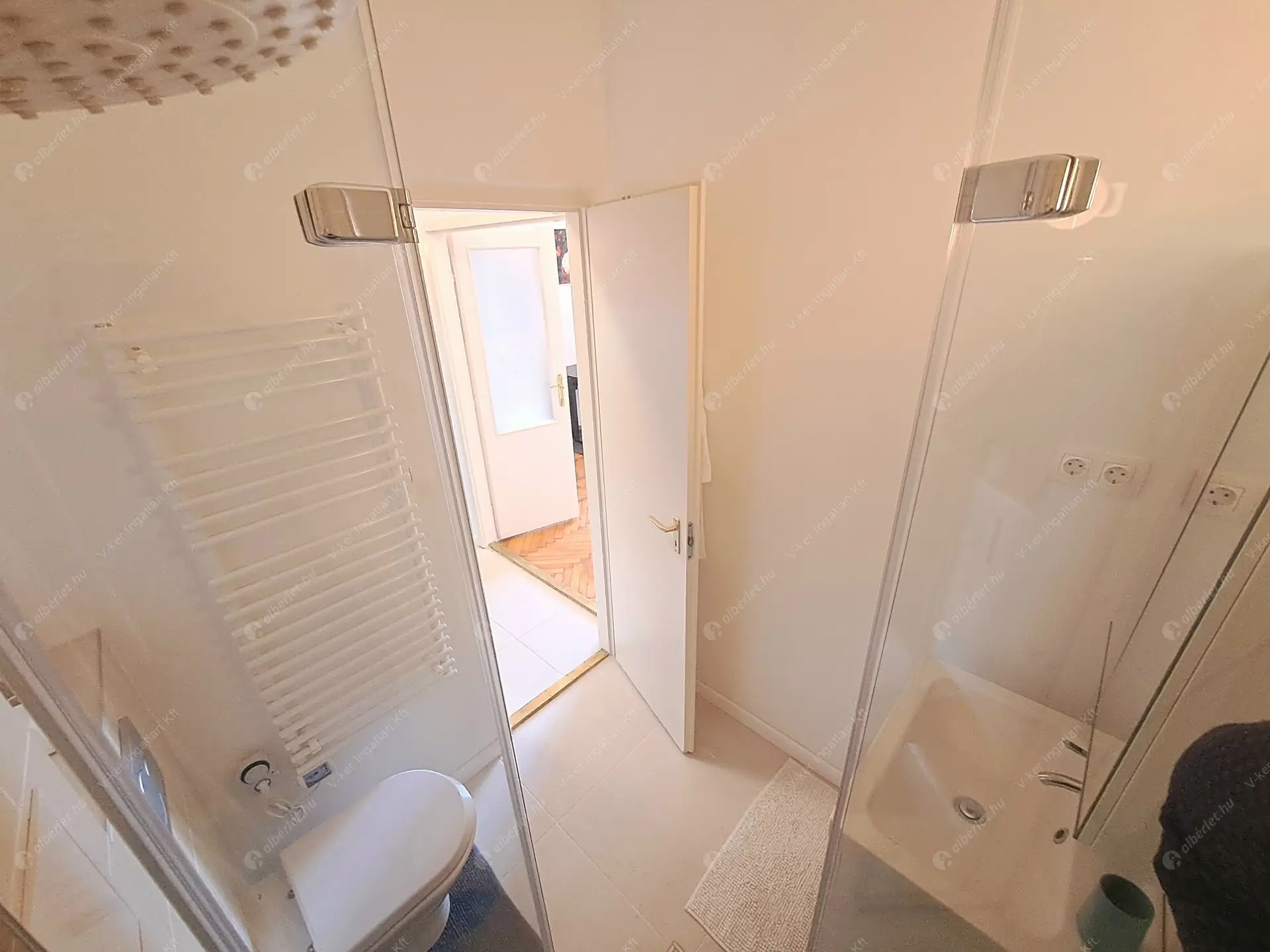 Kiadó albérlet 240000 Ft/hó áron: Budapest, V. kerület  Erzsébet tér. Mérete: 34 nm, 1 szobás | Alberlet.hu - 6434776