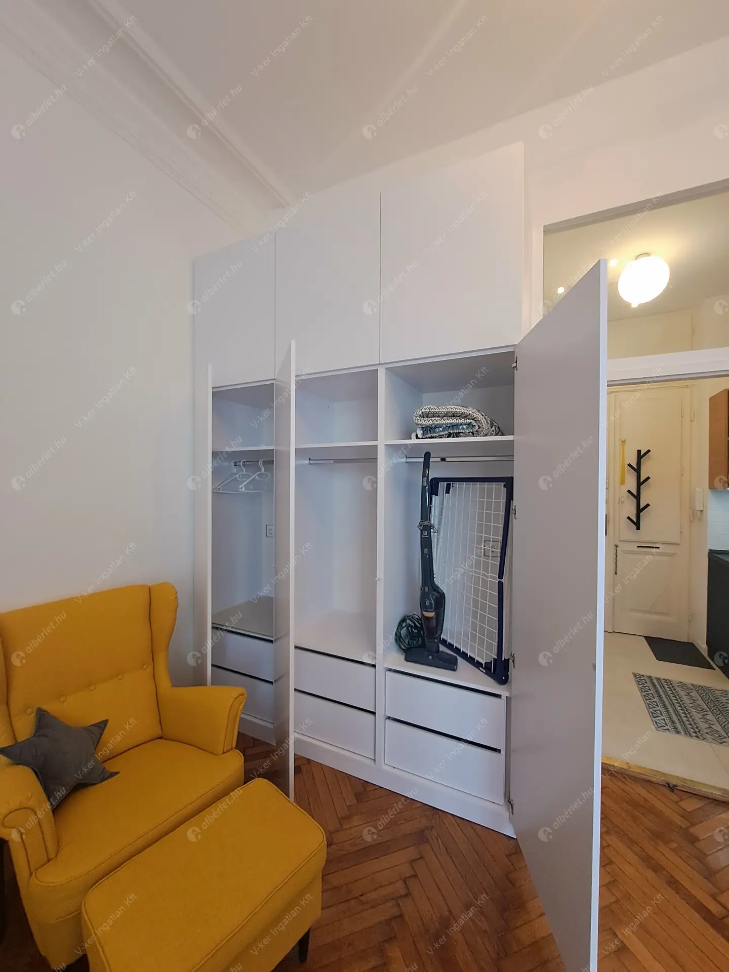 Kiadó albérlet 240000 Ft/hó áron: Budapest, V. kerület  Erzsébet tér. Mérete: 34 nm, 1 szobás | Alberlet.hu - 6434780