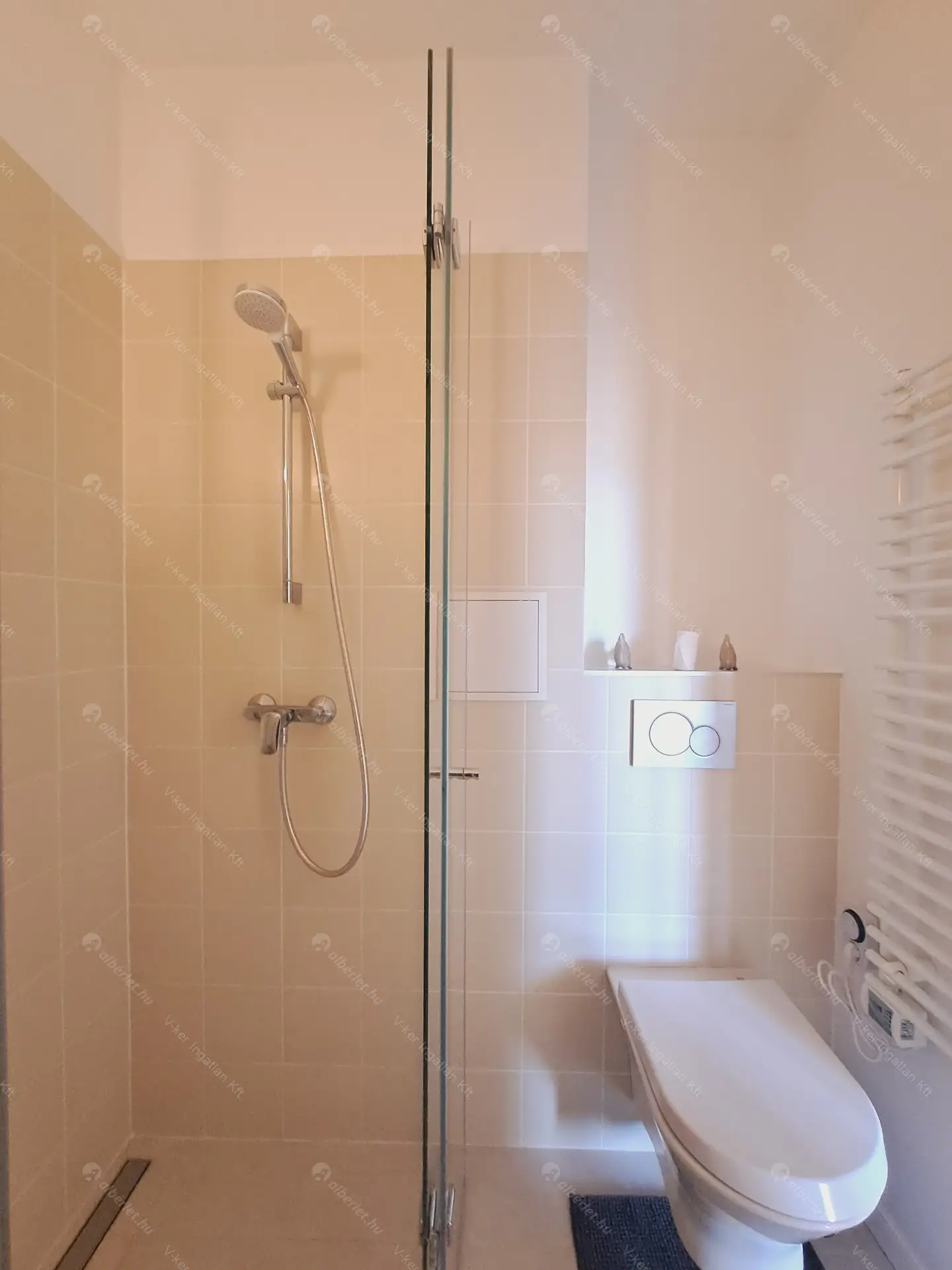 Kiadó albérlet 240000 Ft/hó áron: Budapest, V. kerület  Erzsébet tér. Mérete: 34 nm, 1 szobás | Alberlet.hu - 6434786