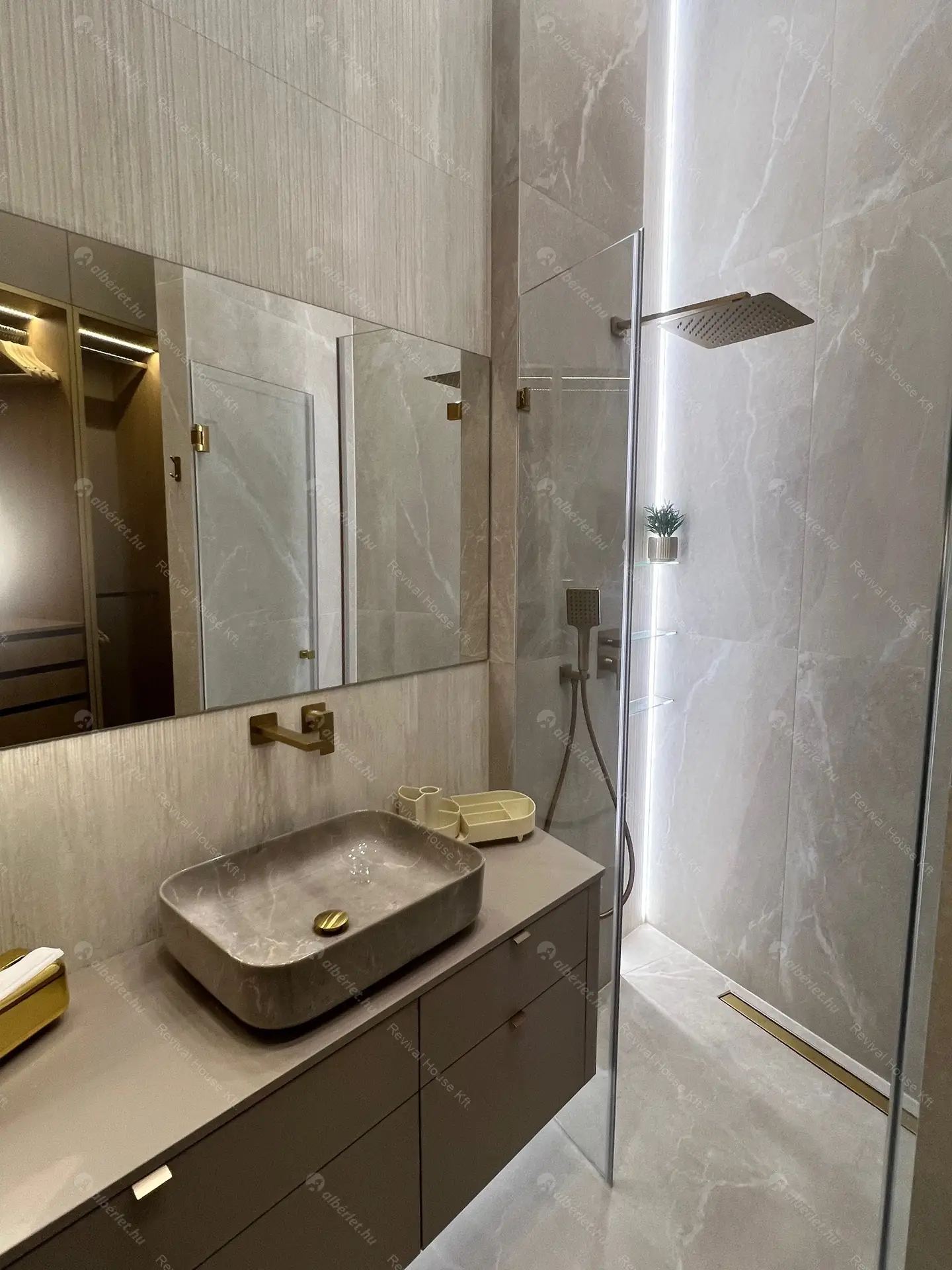 Kiadó albérlet 1164000 Ft/hó áron: Budapest, V. kerület  Falk Miksa utca. Mérete: 111 nm, 4 szobás | Alberlet.hu - 6526589