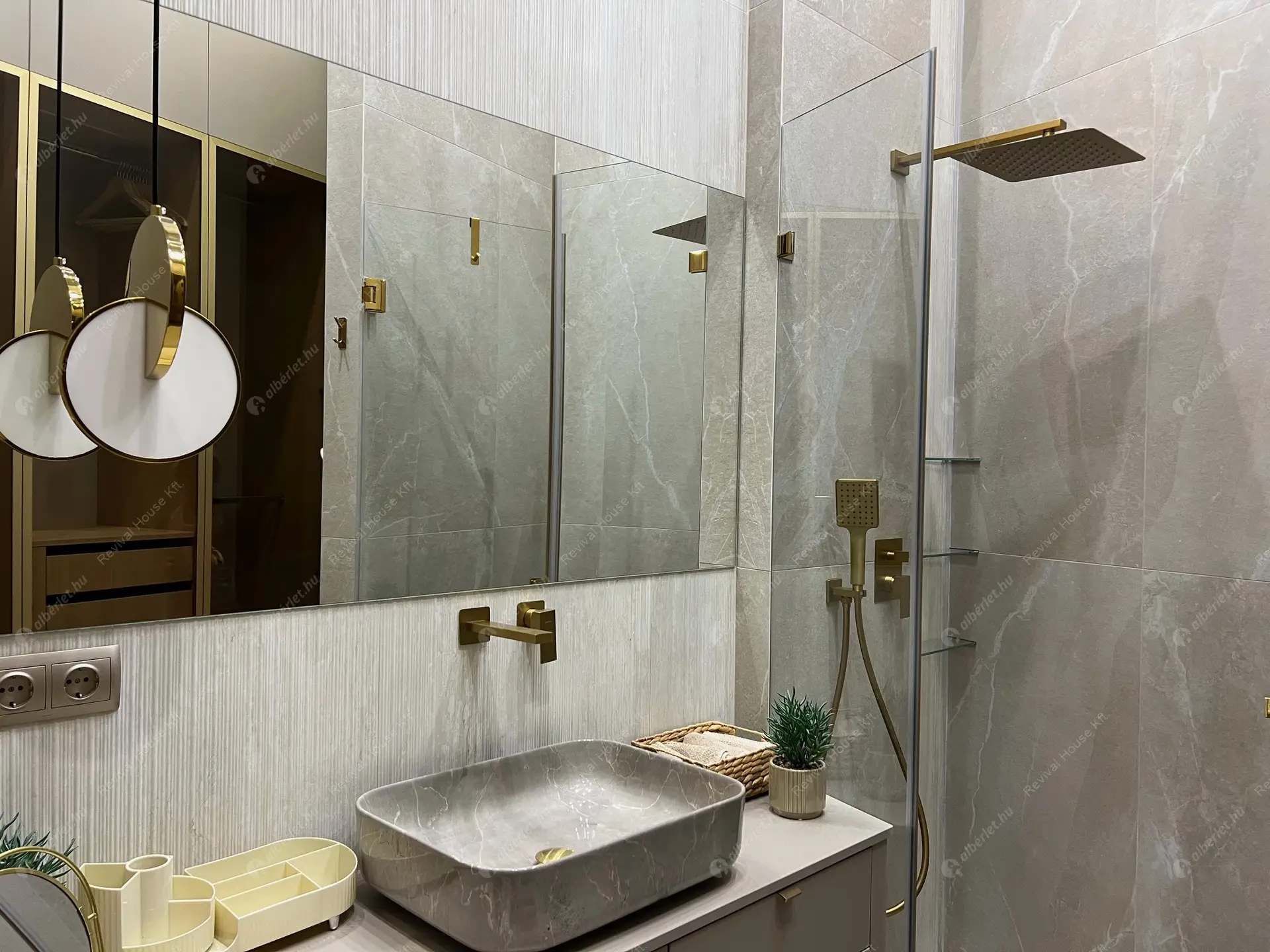 Kiadó albérlet 1164000 Ft/hó áron: Budapest, V. kerület  Falk Miksa utca. Mérete: 111 nm, 4 szobás | Alberlet.hu - 6526590