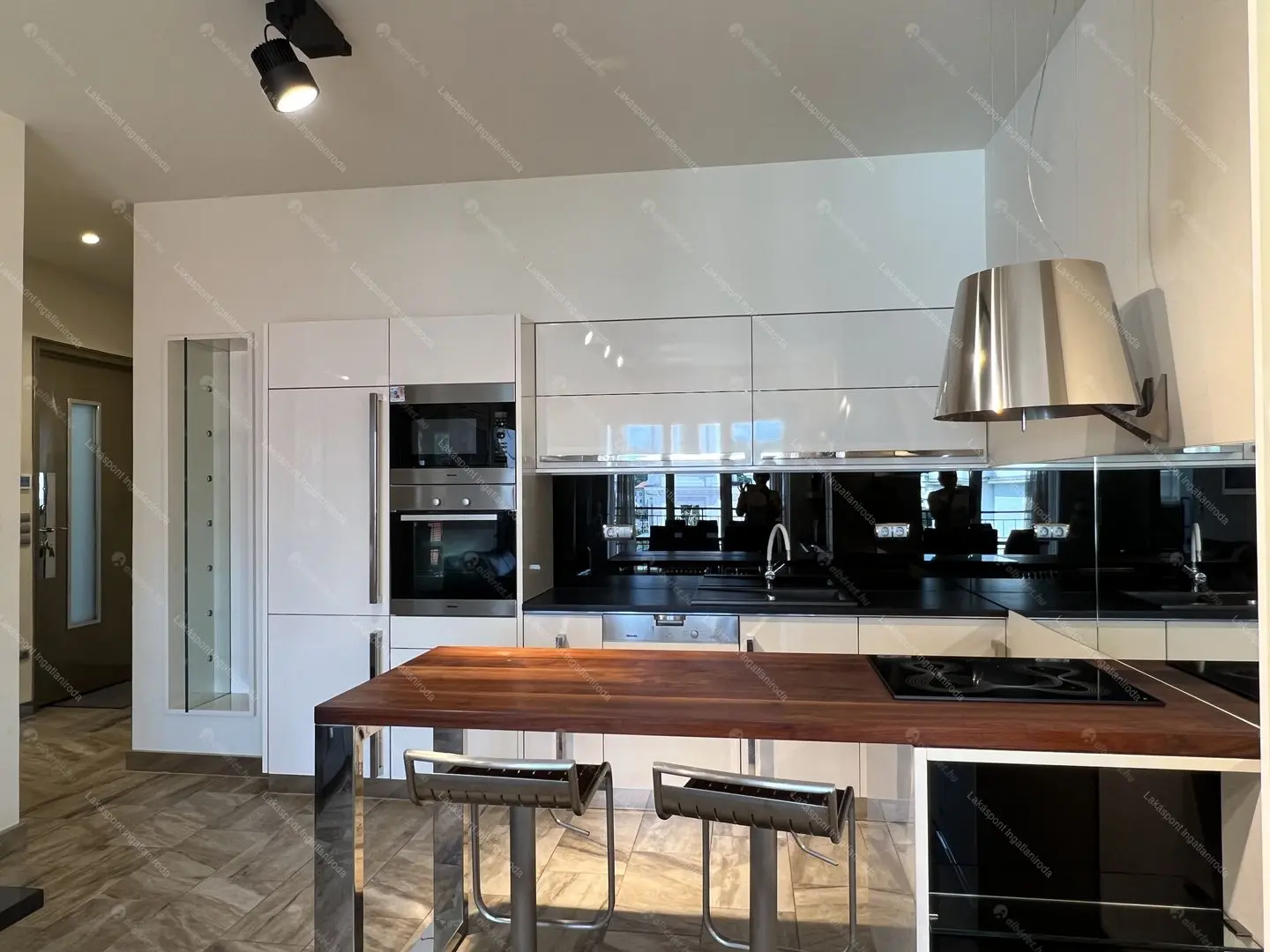 Kiadó albérlet 772000 Ft/hó áron: Budapest, V. kerület  Galamb utca. Mérete: 100 nm, 3 szobás | Alberlet.hu - 6690676