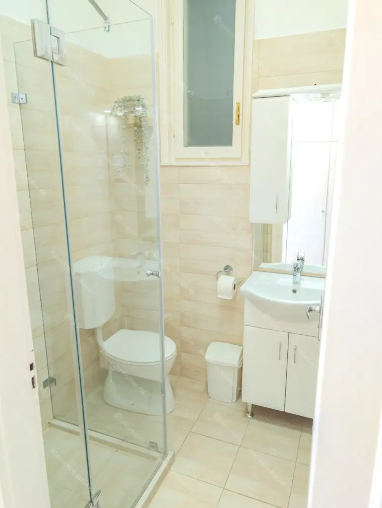 Kiadó albérlet 255000 Ft/hó áron: Budapest, V. kerület  Galamb utca. Mérete: 35 nm, 1 szobás | Alberlet.hu - 6702092