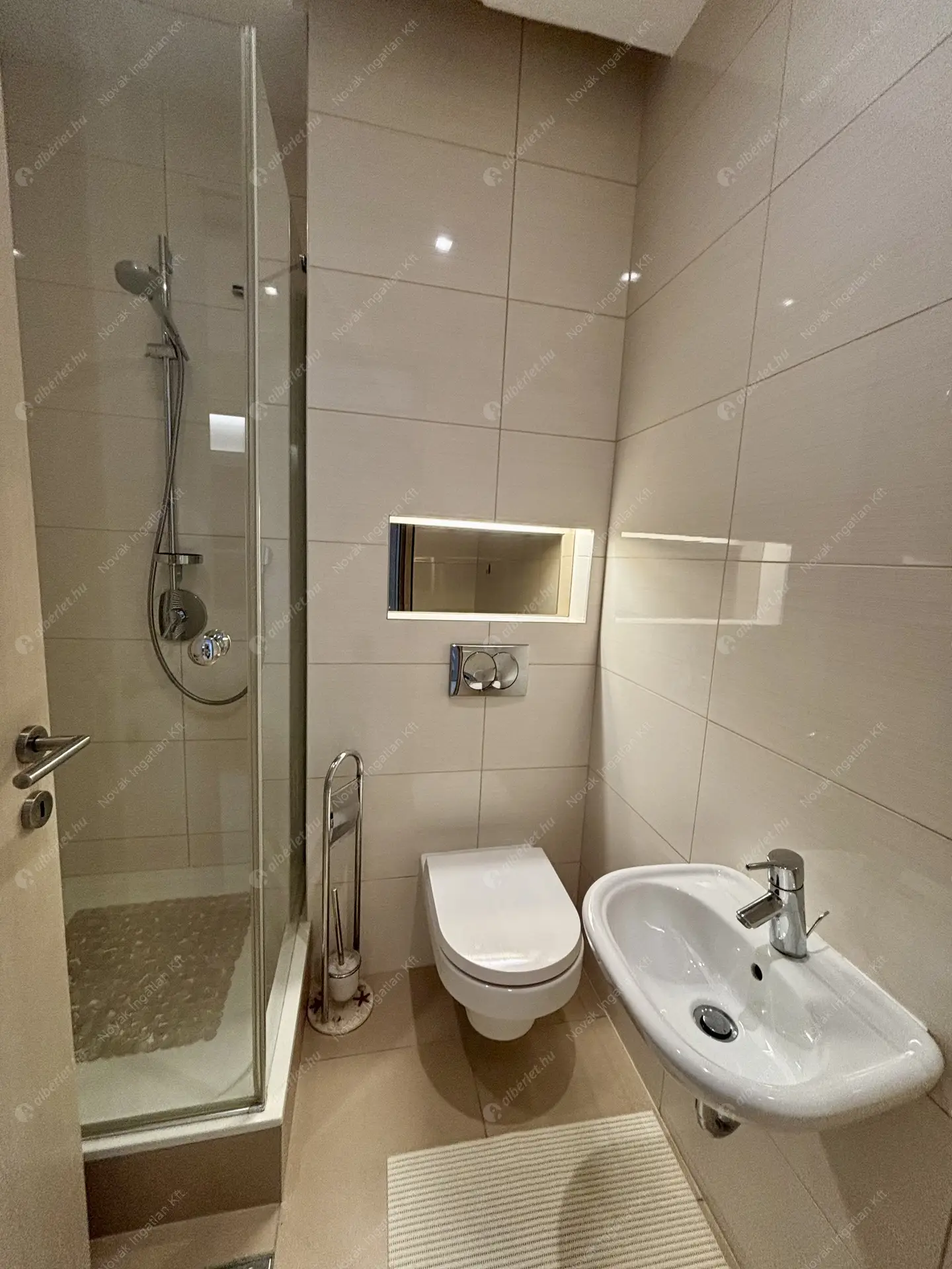 Kiadó albérlet 797000 Ft/hó áron: Budapest, V. kerület  Garibaldi utca. Mérete: 90 nm, 3 szobás | Alberlet.hu - 6333834