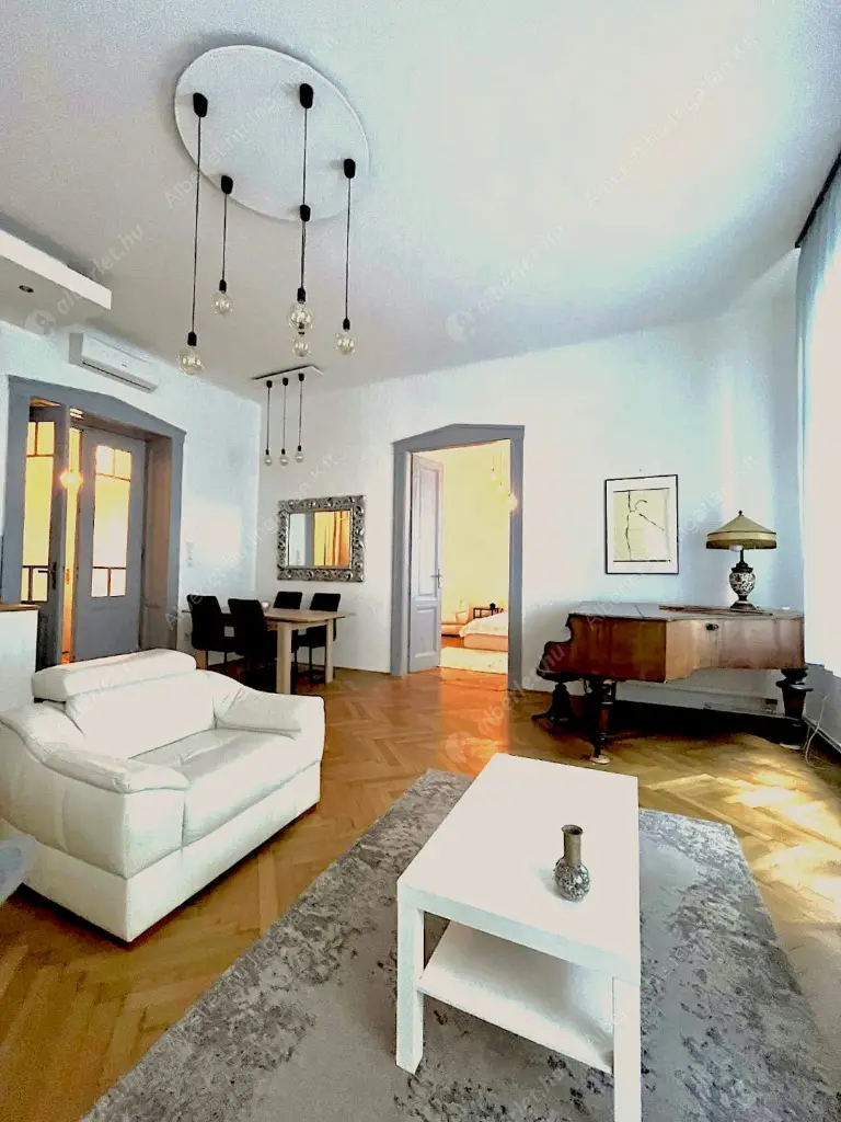 Kiadó albérlet 571000 Ft/hó áron: Budapest, V. kerület  Haris köz. Mérete: 100 nm, 3 szobás | Alberlet.hu - 6541145