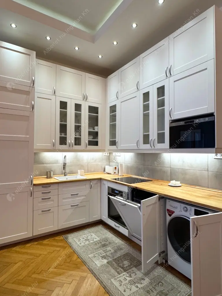 Kiadó albérlet 571000 Ft/hó áron: Budapest, V. kerület  Haris köz. Mérete: 100 nm, 3 szobás | Alberlet.hu - 6541153