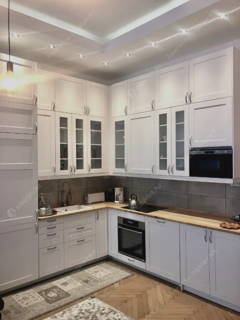 Kiadó albérlet 571000 Ft/hó áron: Budapest, V. kerület  Haris köz. Mérete: 100 nm, 3 szobás | Alberlet.hu - 6541154